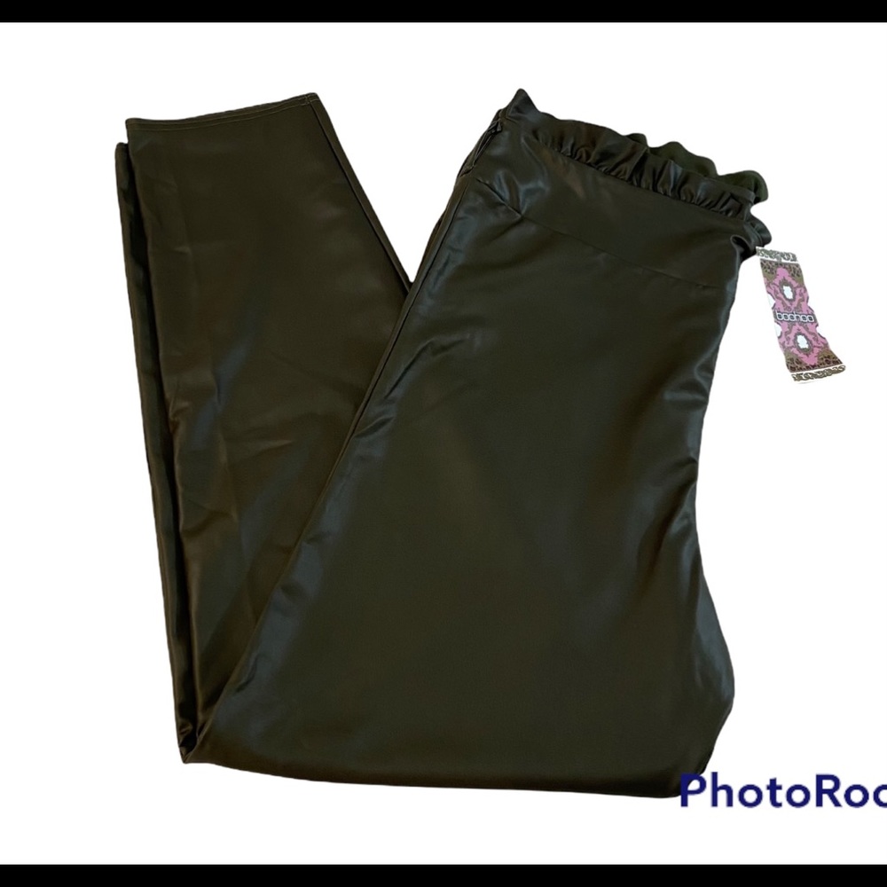 BOOHOO Women’s Size 14 Olive Faux Leather Pull On Pants With Ruffle Waist NWT